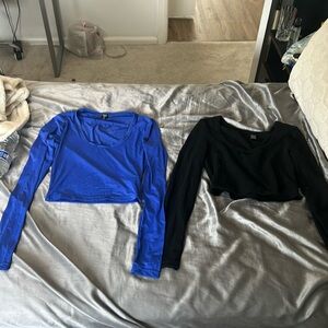 2 crop tops blue and black